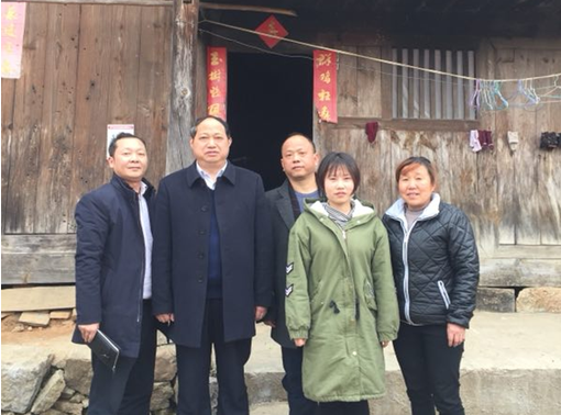 学校党委书记李三福春节期间走访慰问贫困学子