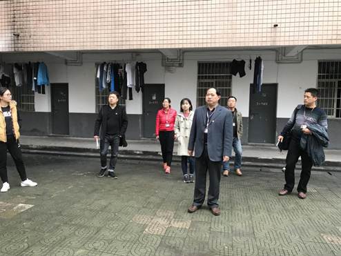 说明: F:\工作\软件学院党建\常规工作\2017年\2017年下半年\党委书记述职、联系基层党建工作\照片--李书记到联系点指导党建工作\学生宿舍走访\QQ图片20171121164734.jpg
